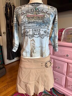 Beige Low-Waist Pleated Mini Skirt with Buckle Belt
